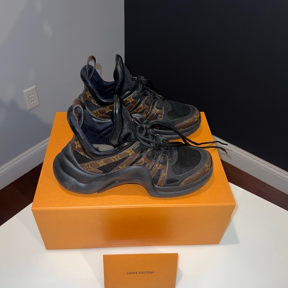 LOUIS VUITTON LV Archlight Sneaker
Monogram Black - Size 9 (39.0) - Picture 6 of 10